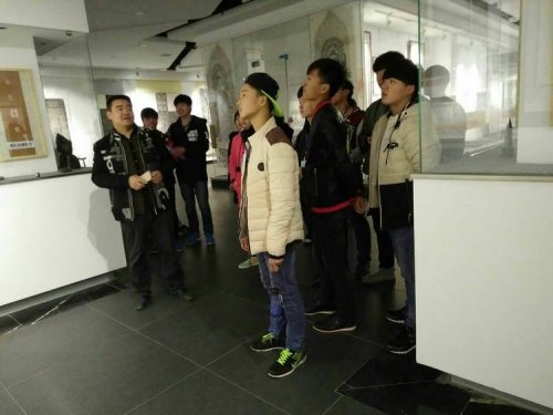 经管系书法协会走进东方典藏书画碑拓展