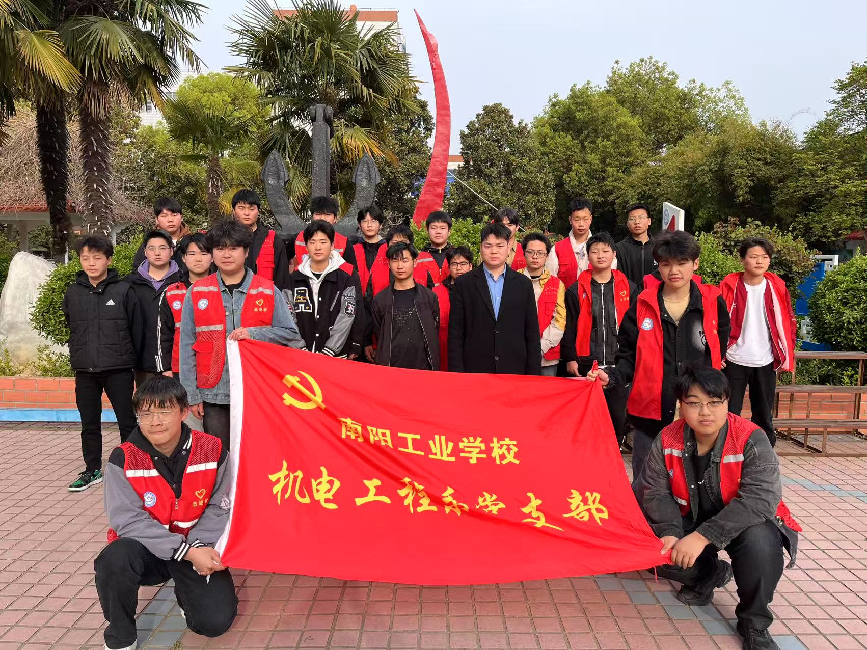 党团共建美丽校园—机电系开展志愿清洁服务活动