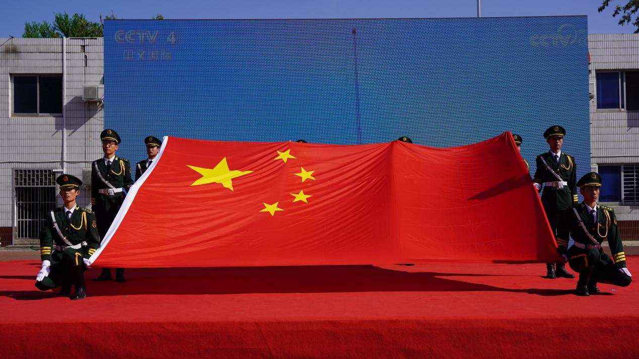 “ 弘扬南水北调精神，匠心共筑强国梦”—南阳工业学校“向国旗敬礼・天安门广场专用国旗进校园活动”