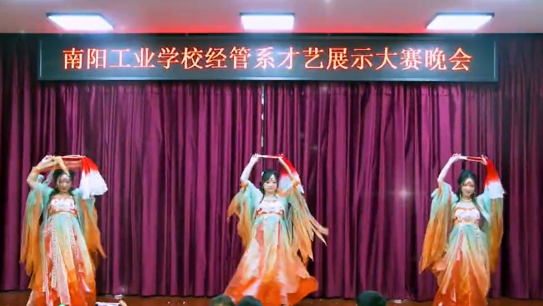 经管系女教师才艺展示